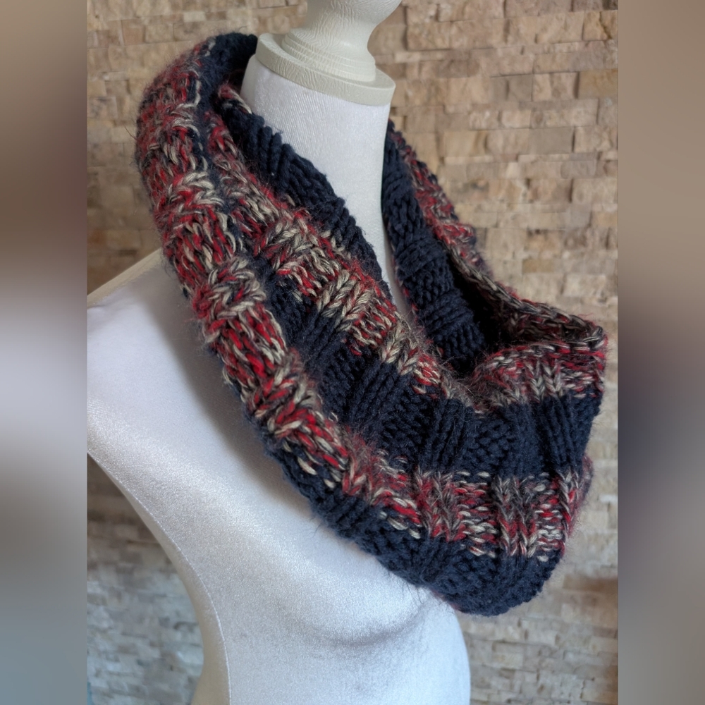 Chunky Knit Infinity Scarf Cowl Multicolor Navy Pink Aughts Y2K image 3